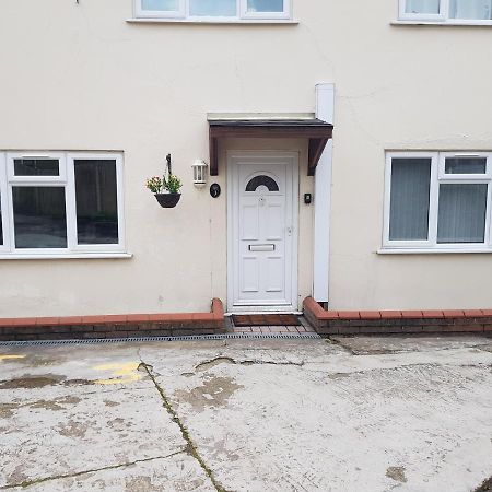 Central Windsor 2 Bedroom Flat With Free Parking Extérieur photo