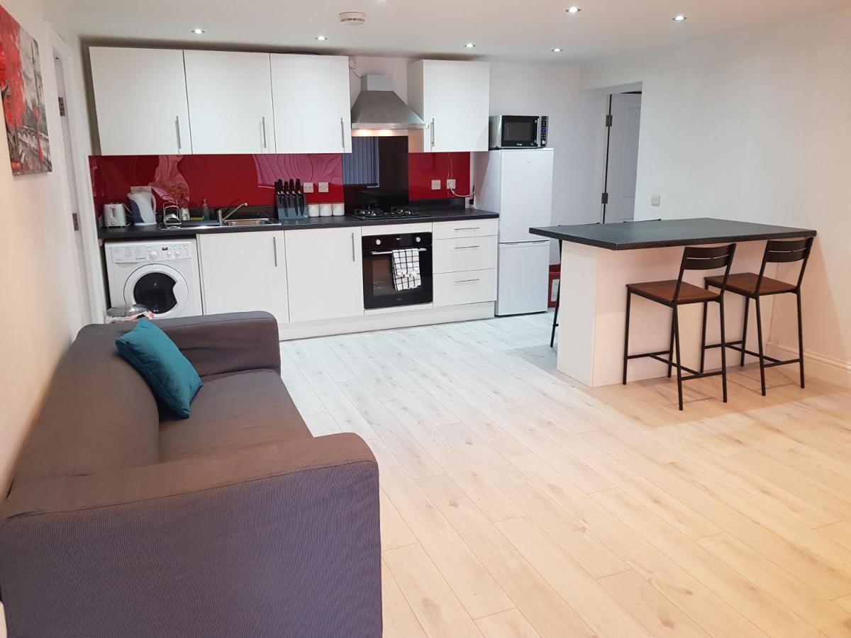 Central Windsor 2 Bedroom Flat With Free Parking Extérieur photo