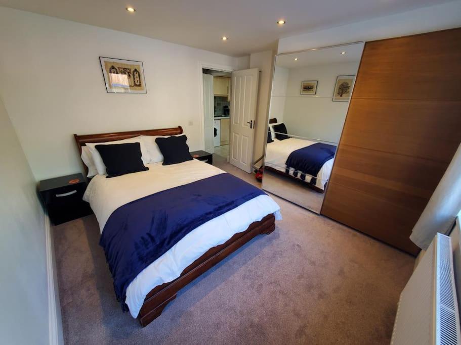 Central Windsor 2 Bedroom Flat With Free Parking Extérieur photo
