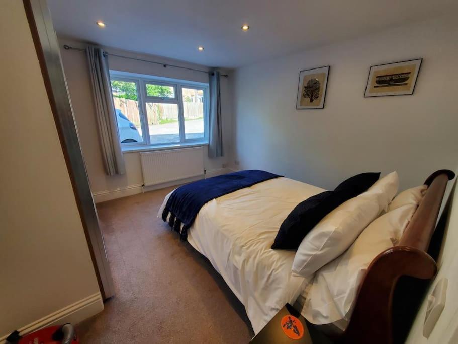 Central Windsor 2 Bedroom Flat With Free Parking Extérieur photo