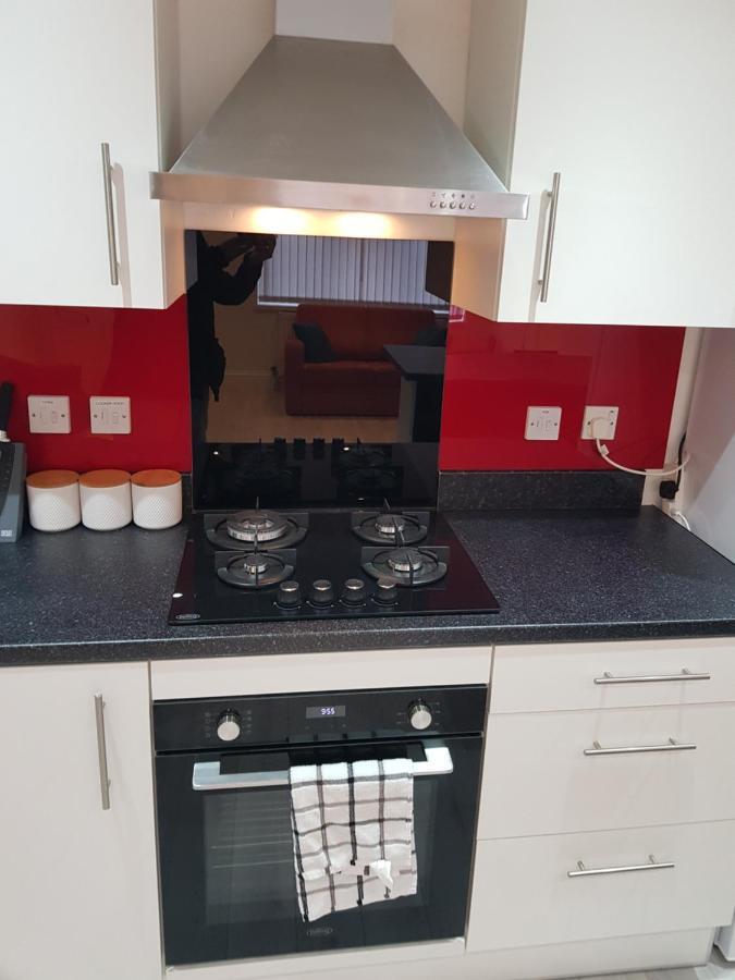 Central Windsor 2 Bedroom Flat With Free Parking Extérieur photo