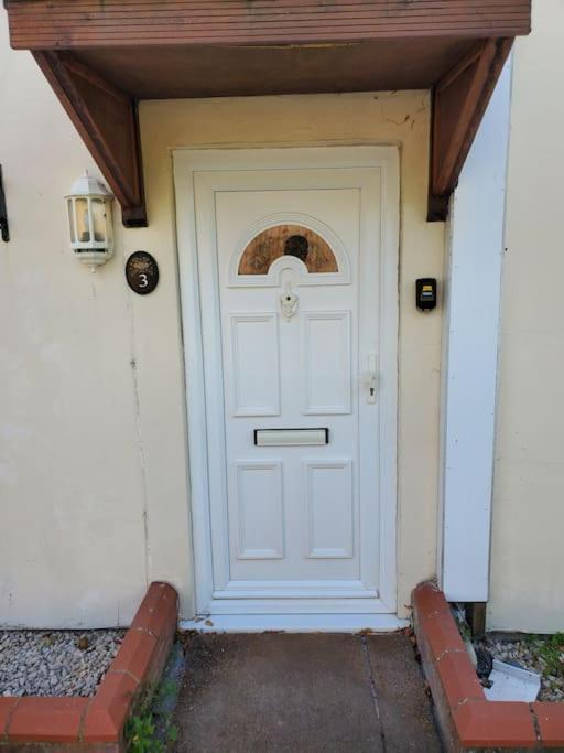 Central Windsor 2 Bedroom Flat With Free Parking Extérieur photo