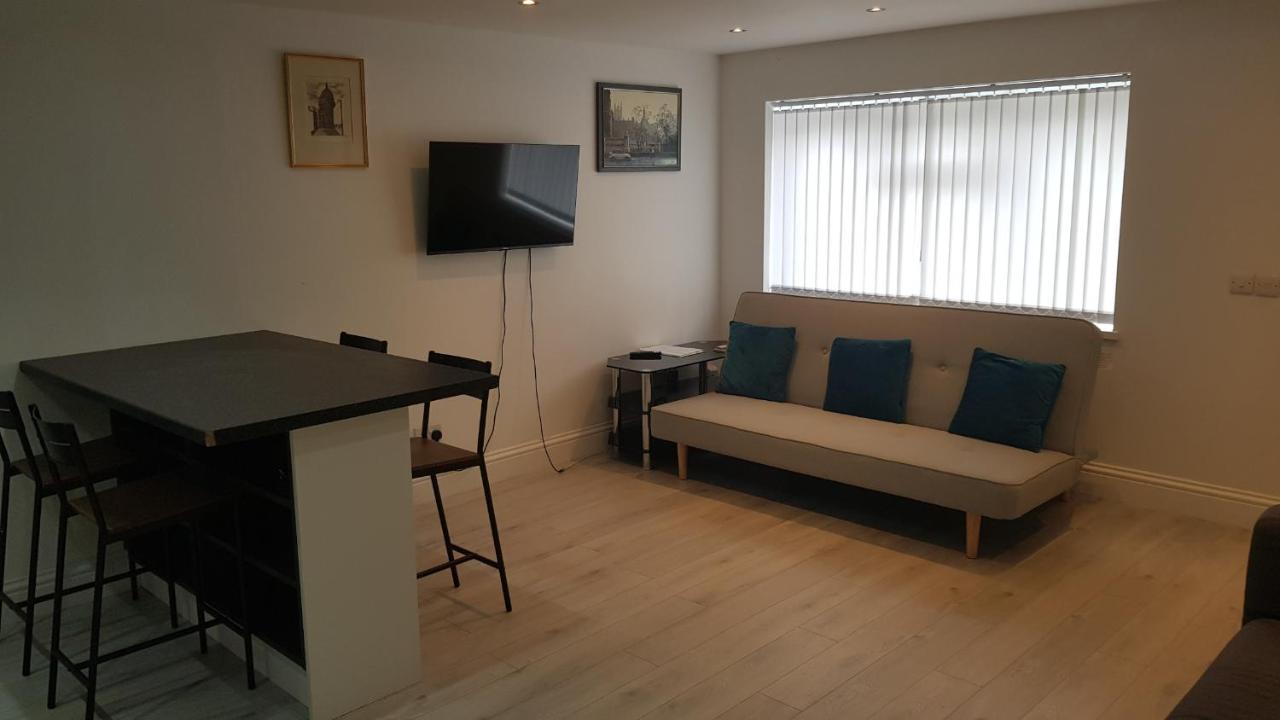 Central Windsor 2 Bedroom Flat With Free Parking Extérieur photo